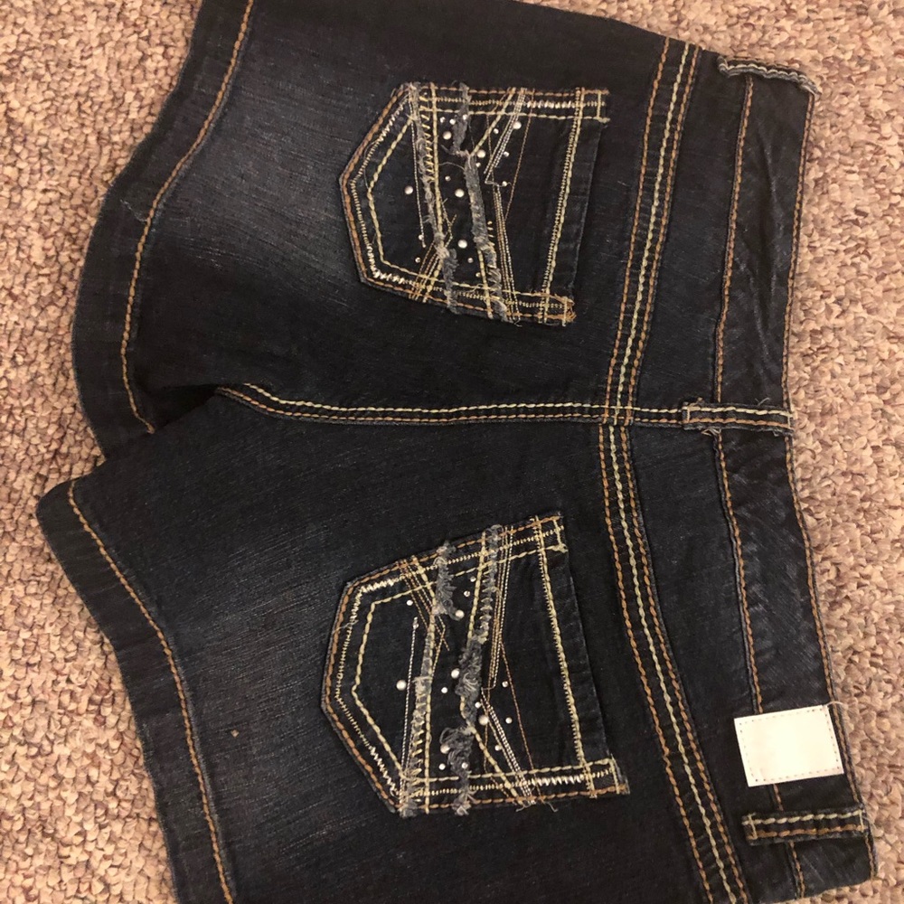 Maurices jean shorts size 10 adorable embroidery